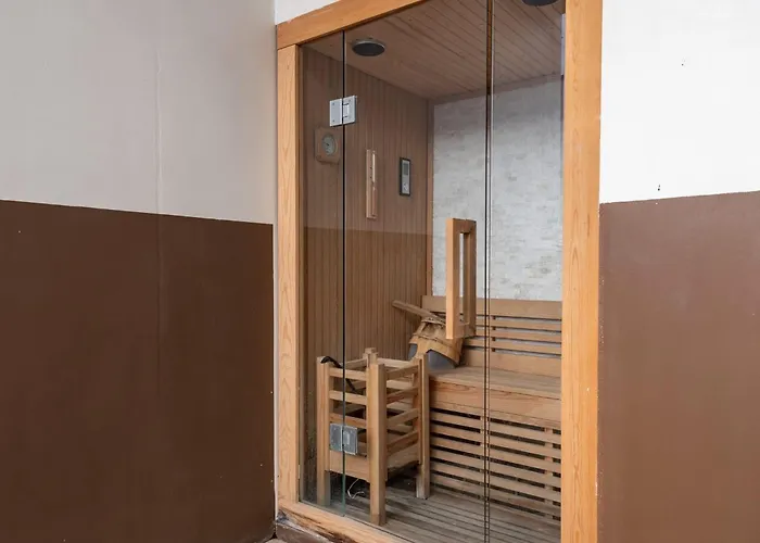 Cozy & Modern Near It Park - Pool, Gym Apartment *