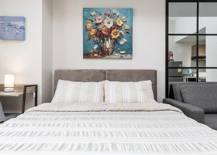 Cozy & Modern Near It Park - Pool, Gym Apartment *