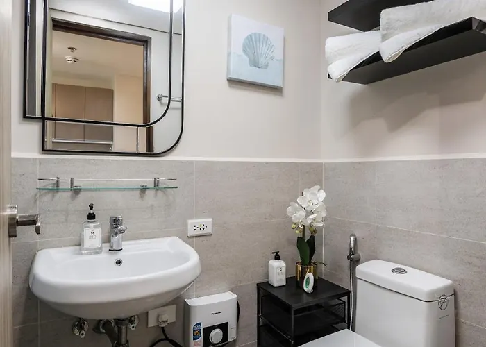 Cozy & Modern Near It Park - Pool, Gym Apartment *