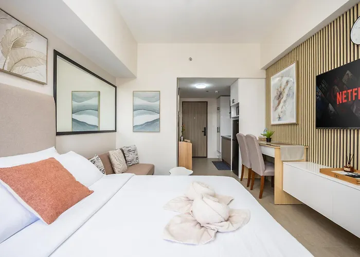 Cozy & Modern Near It Park - Pool, Gym Apartment